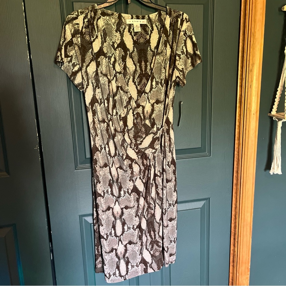 A studio Snake Print Faux Wrap Women’s Dress Size 8 NWT stretchy Mid Length